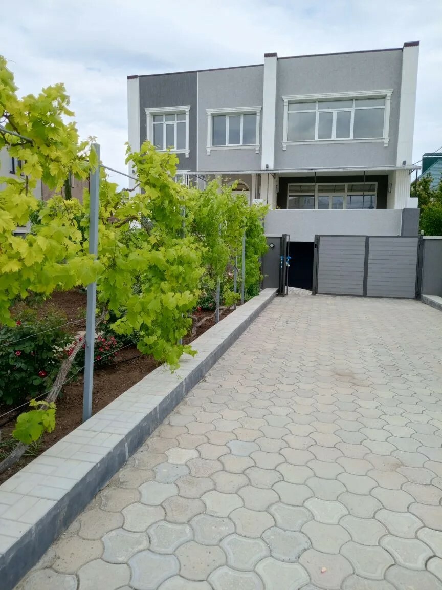 Коттедж · 455 м² · 8 комн. — Евпатория, улица Надежды, 14