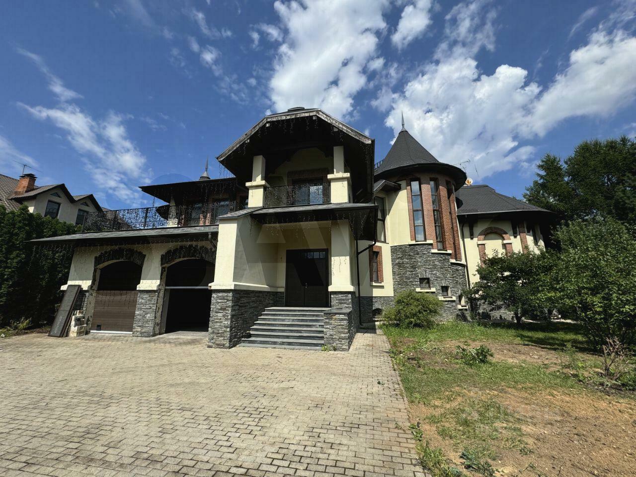 Дом, 855.3 м², 5 комн.