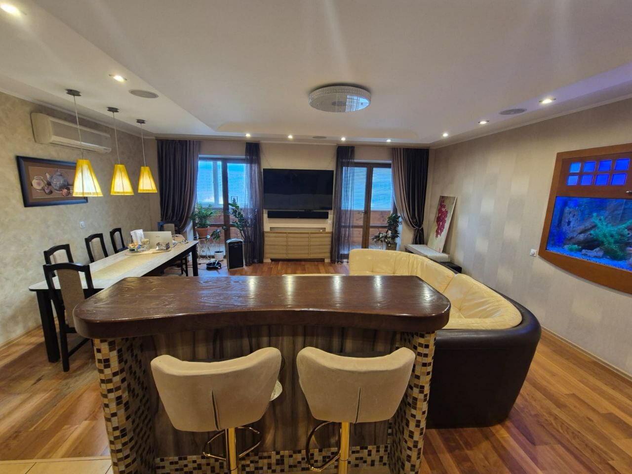 Квартира, 205 м², 4 комн.