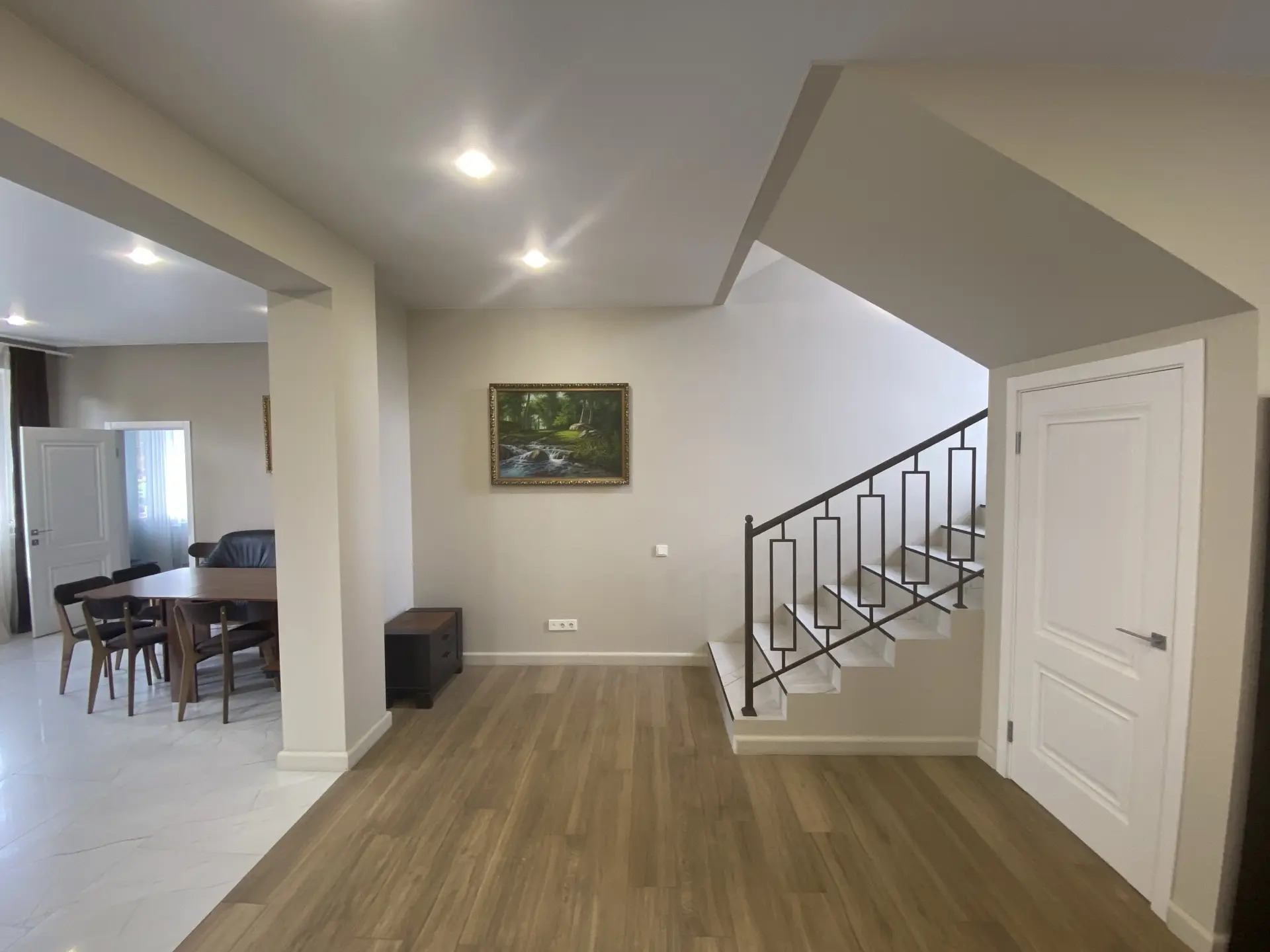 Коттедж, 550 м², 8 комн.