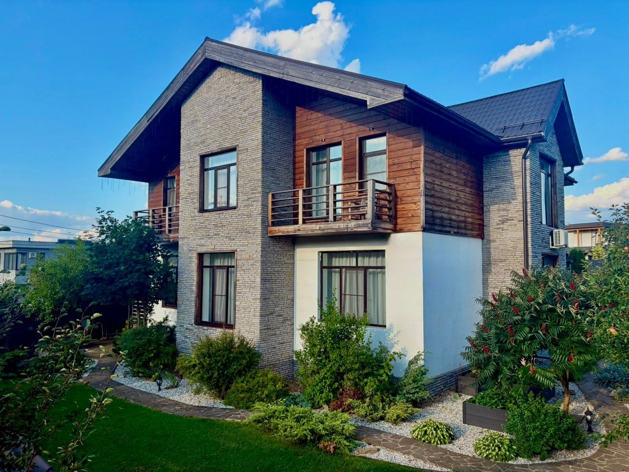 Дом, 309.1 м², 8 комн.