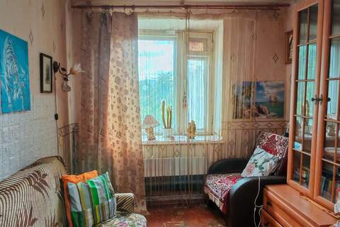 Комната, (всего 4 ком.), 100 м², 5/5 эт.
