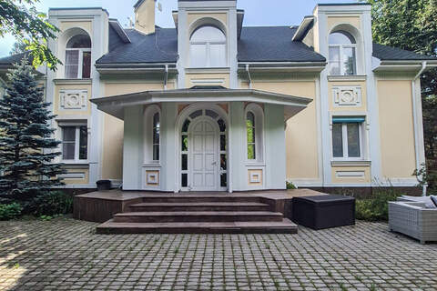 Дом, 1000 м², 2 эт.