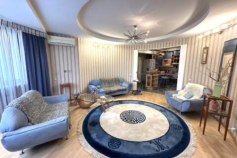 2-к квартира, 76 м², 6/10 эт.
