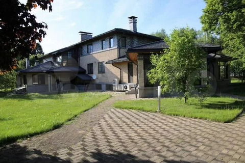 Дом, 562 м², 2 эт.