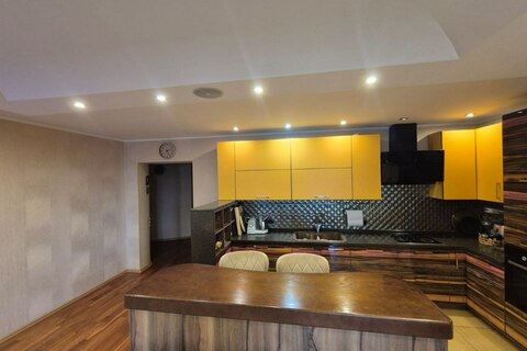 4-к квартира, 200 м², 7/9 эт.