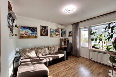 2-к квартира, 56 м², 2/4 эт.