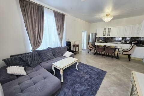 Дом, 212 м², 3 эт.