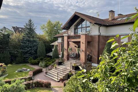 Дом, 428 м², 3 эт.