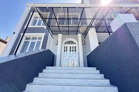 Дом, 455 м², 3 эт.